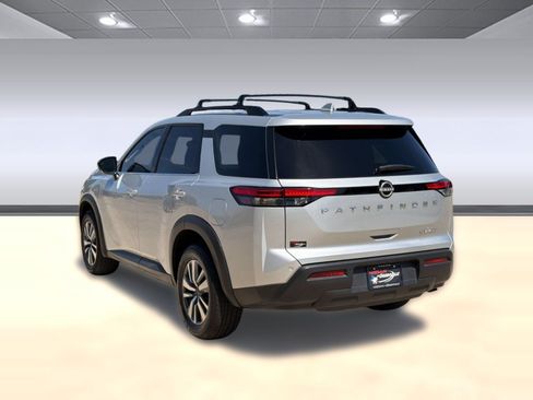 Used 2023 Nissan Pathfinder SV AWD/4WD image 3