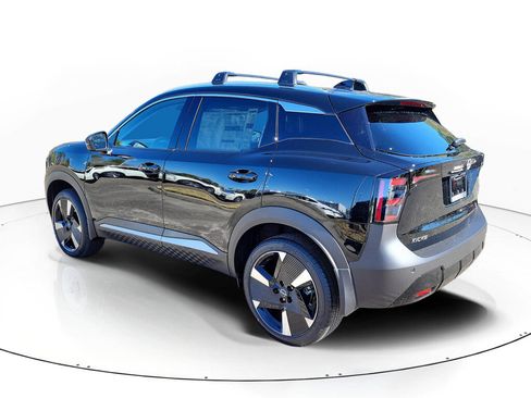 New 2026 Nissan Kicks SR w/ Cold Weather Package FWD image 3