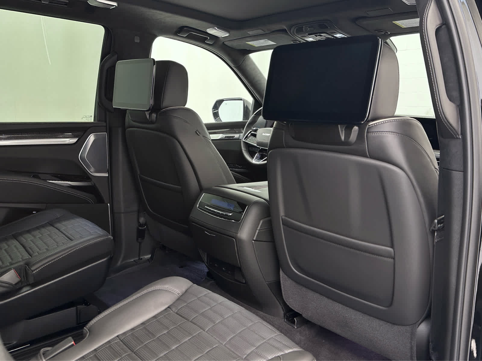 Used 2026 Cadillac Escalade V w/ LPO, ONYX Package AWD/4WD image 21