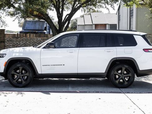 Used 2023 Jeep Grand Cherokee L Laredo image 20