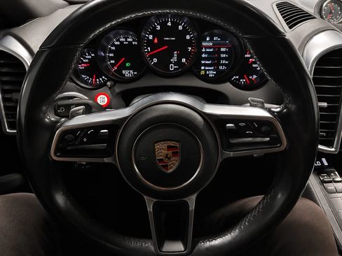 Used 2017 Porsche Cayenne AWD/4WD image 32