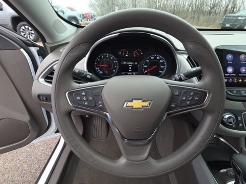 Used 2025 Chevrolet Malibu LT image 17
