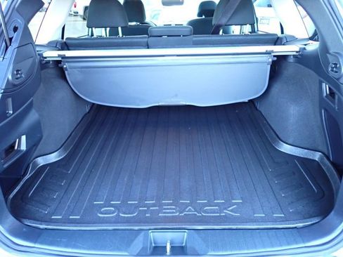 Used 2019 Subaru Outback 2.5i Premium image 8