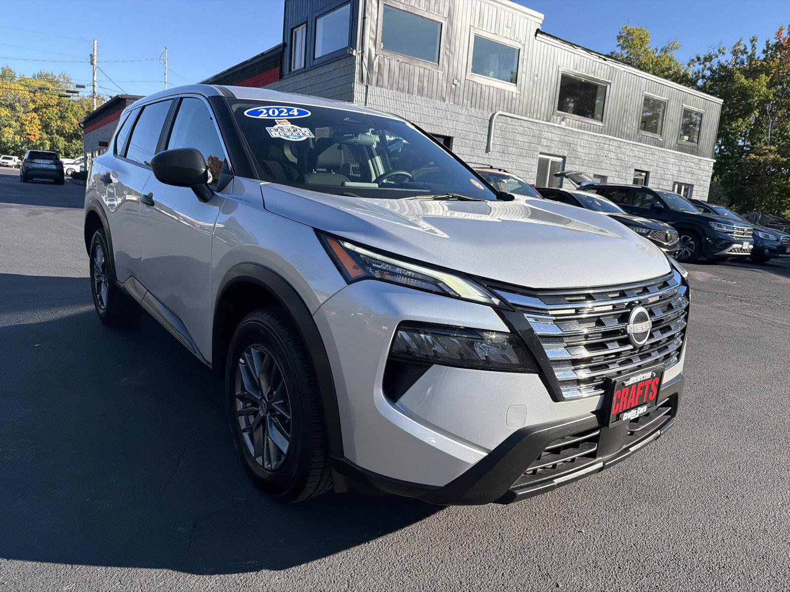 Used 2024 Nissan Rogue S AWD/4WD image 7