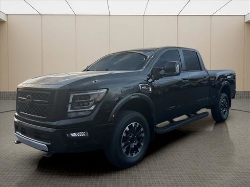 Used 2024 Nissan Titan PRO-4X w/ Pro-4x Convenience Package image 7