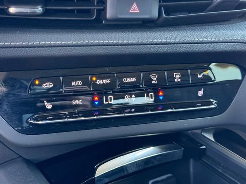 Used 2023 Buick Envision Preferred image 27