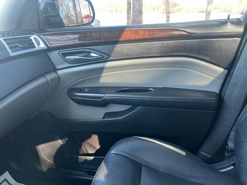 Used 2011 Cadillac SRX Luxury image 27