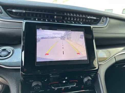 Used 2023 Jeep Grand Cherokee Altitude image 9