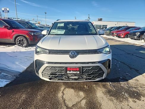 New 2026 Volkswagen Taos SE AWD/4WD image 2