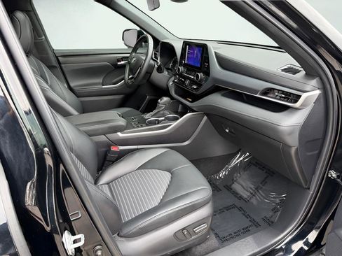 Used 2023 Toyota Highlander XSE FWD image 37