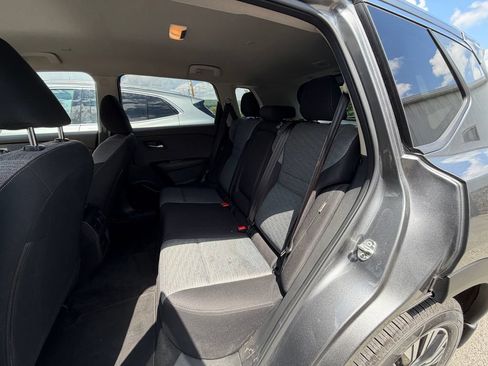 Used 2023 Nissan Rogue SV AWD/4WD image 9