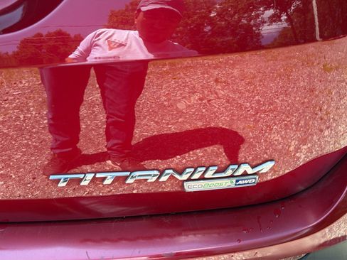 Used 2018 Ford Edge Titanium w/ Equipment Group 301A AWD/4WD image 38