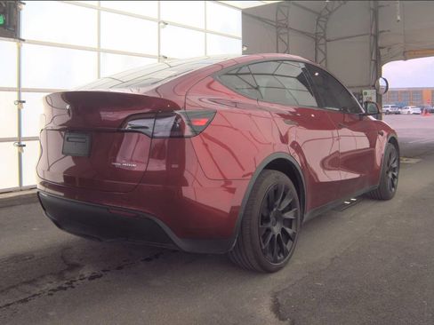 Used 2024 Tesla Model Y Long Range AWD/4WD image 4