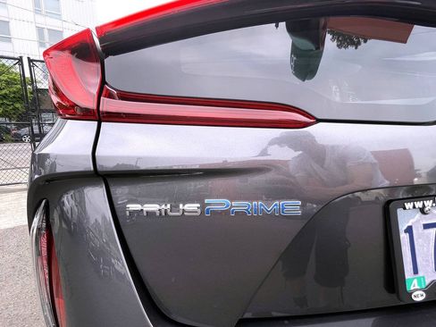 Used 2020 Toyota Prius Prime Limited FWD image 9