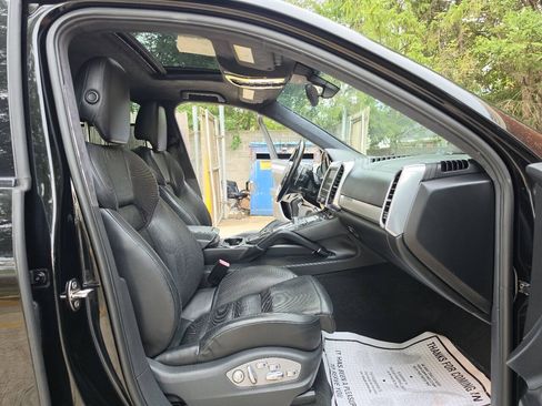Used 2011 Porsche Cayenne Turbo AWD/4WD image 11