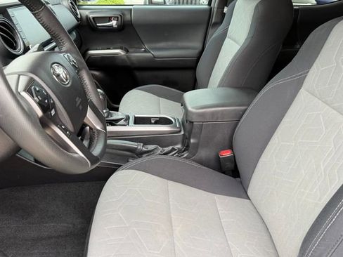 Used 2022 Toyota Tacoma TRD Sport w/ Technology Package RWD image 8