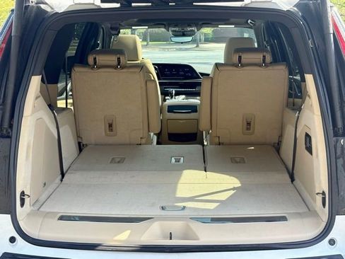 Used 2024 Cadillac Escalade Premium Luxury image 17