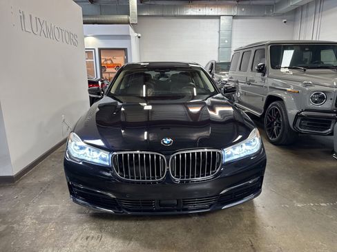 Used 2018 BMW 750i RWD image 2