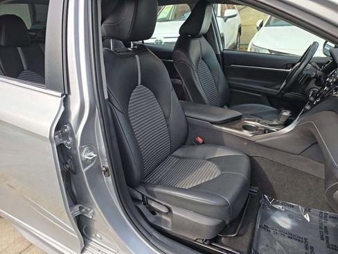 Used 2022 Toyota Camry SE image 8