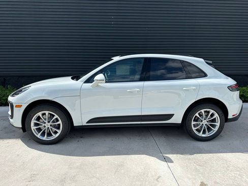 Certified 2025 Porsche Macan image 2
