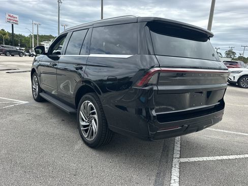 New 2026 Lincoln Navigator Premiere AWD/4WD image 9