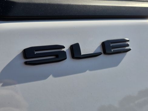 Certified 2024 GMC Terrain SLE w/ Driver Convenience Package FWD image 15