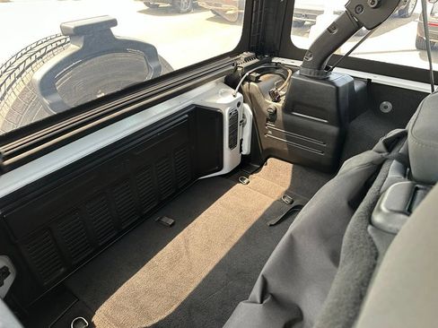 Used 2019 Jeep Wrangler Unlimited Sahara AWD/4WD image 33