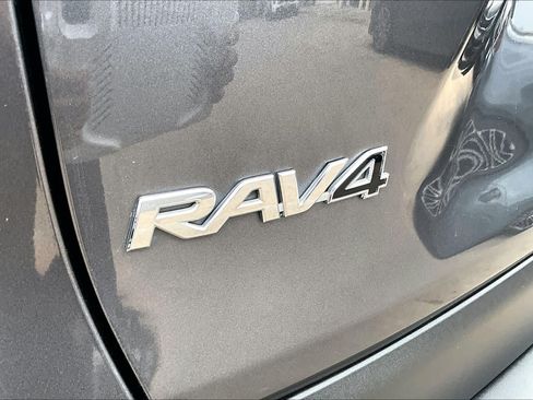Used 2020 Toyota RAV4 XLE FWD image 30