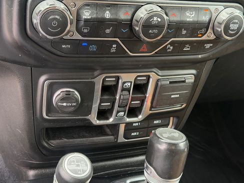 Used 2022 Jeep Wrangler Unlimited Sahara w/ Cold Weather Group AWD/4WD image 26