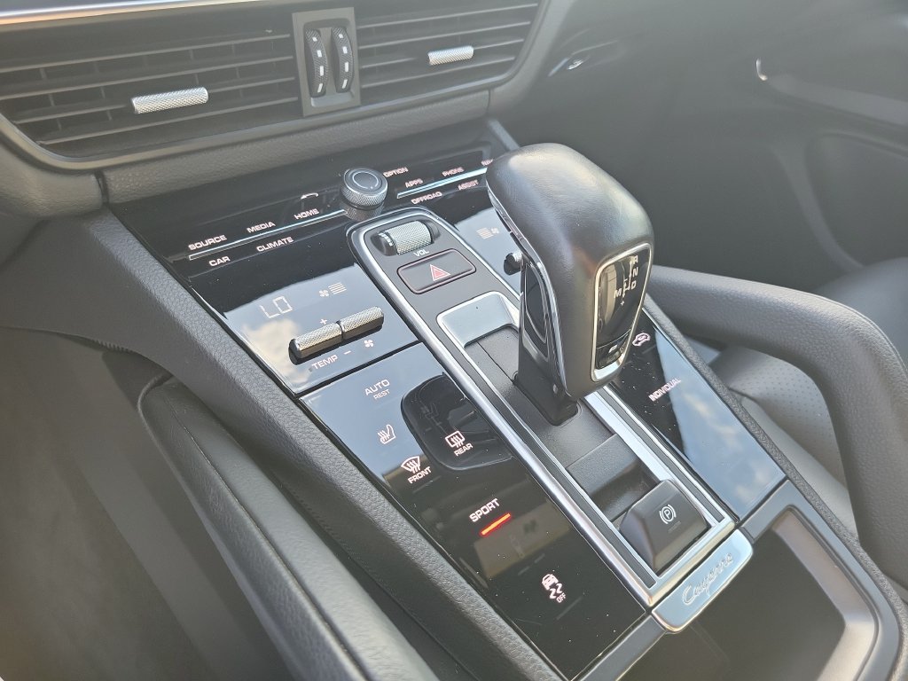 Used 2021 Porsche Cayenne AWD/4WD image 36
