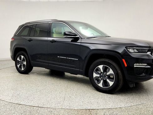 Used 2023 Jeep Grand Cherokee 4WD 4xe image 3