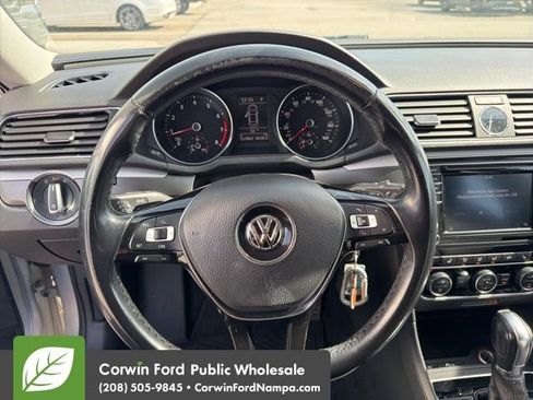 Used 2017 Volkswagen Passat 1.8T R-Line image 10