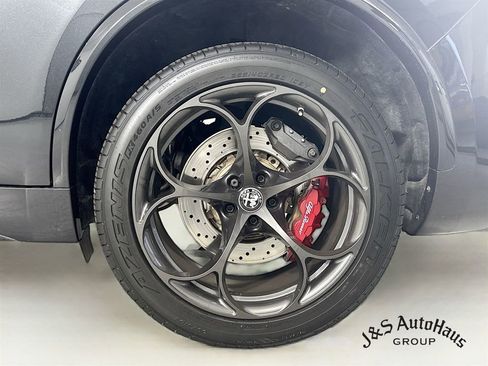 Used 2022 Alfa Romeo Stelvio Quadrifoglio w/ Active Assist Plus Package AWD/4WD image 38
