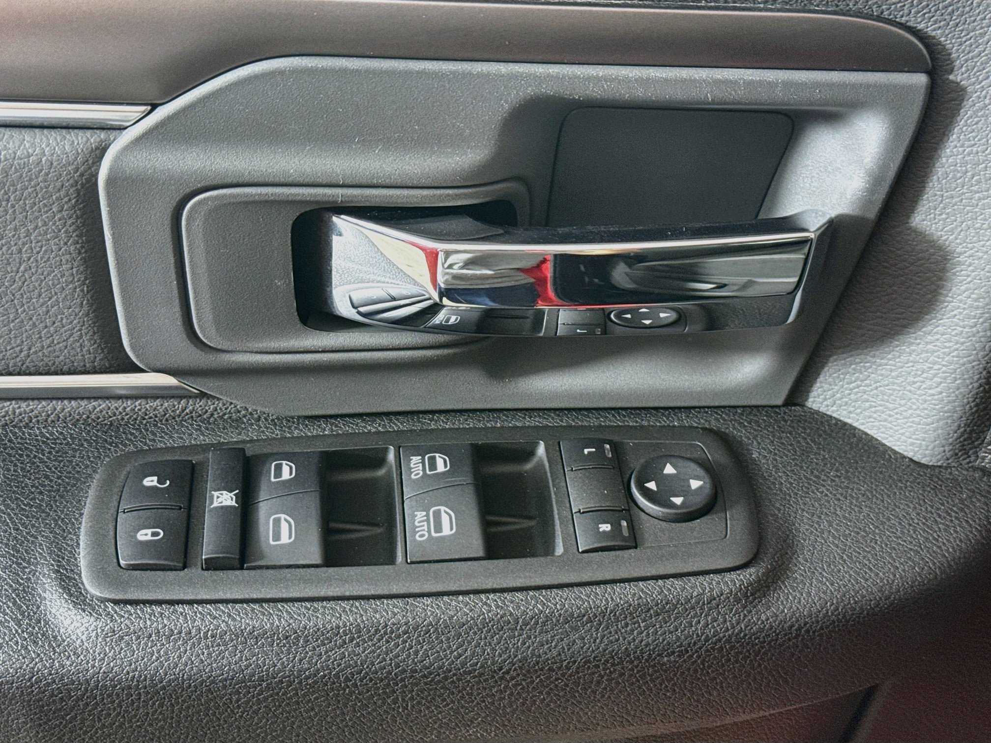 Used 2022 RAM 1500 Classic SLT RWD image 20
