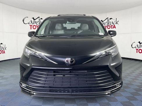 New 2026 Toyota Sienna XLE image 3