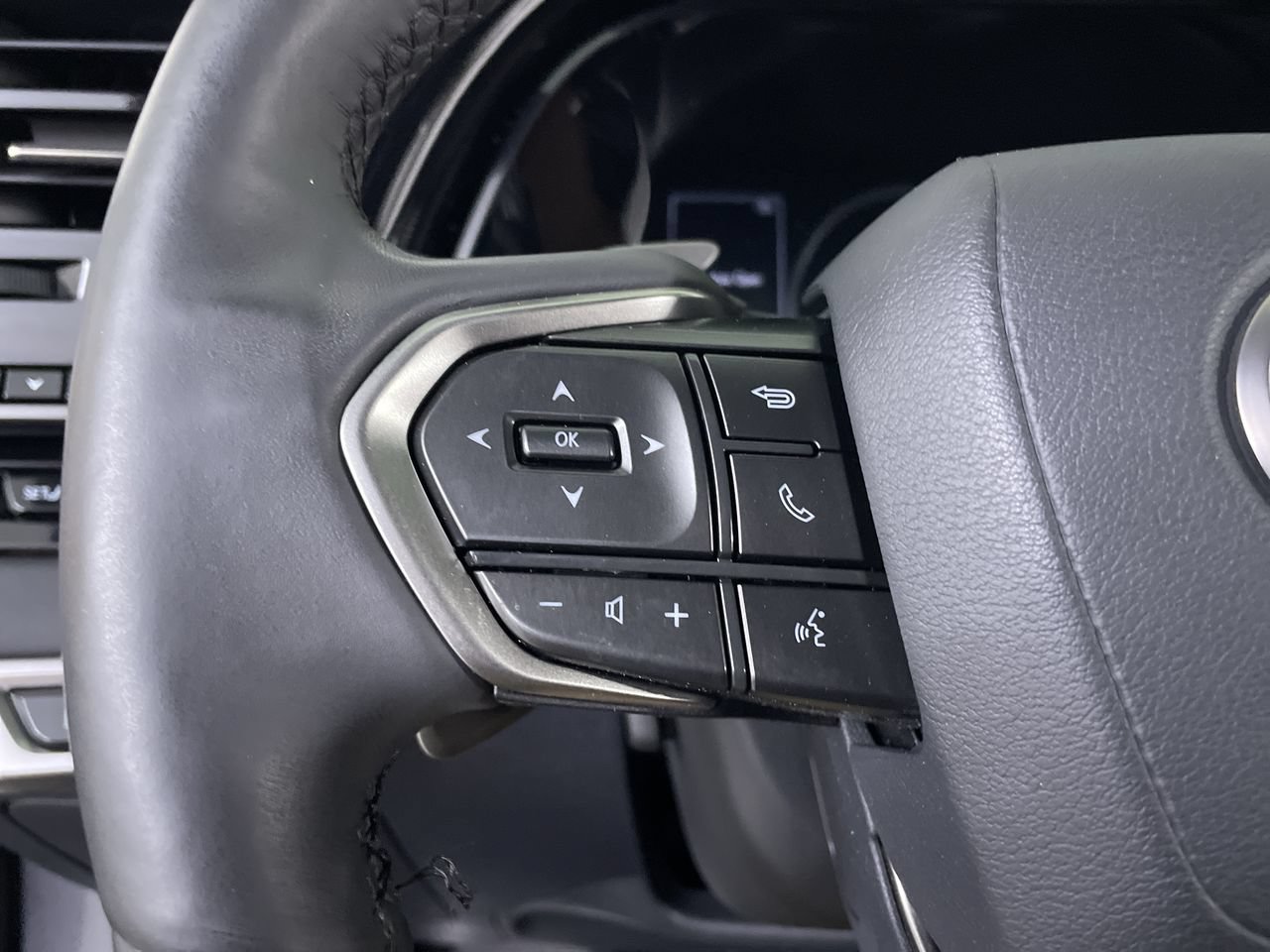 Used 2023 Lexus RX 350 Premium w/ Accessory Package (Z1) AWD/4WD image 27