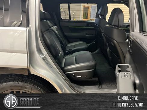 Used 2025 Hyundai Santa Fe Calligraphy AWD/4WD image 37