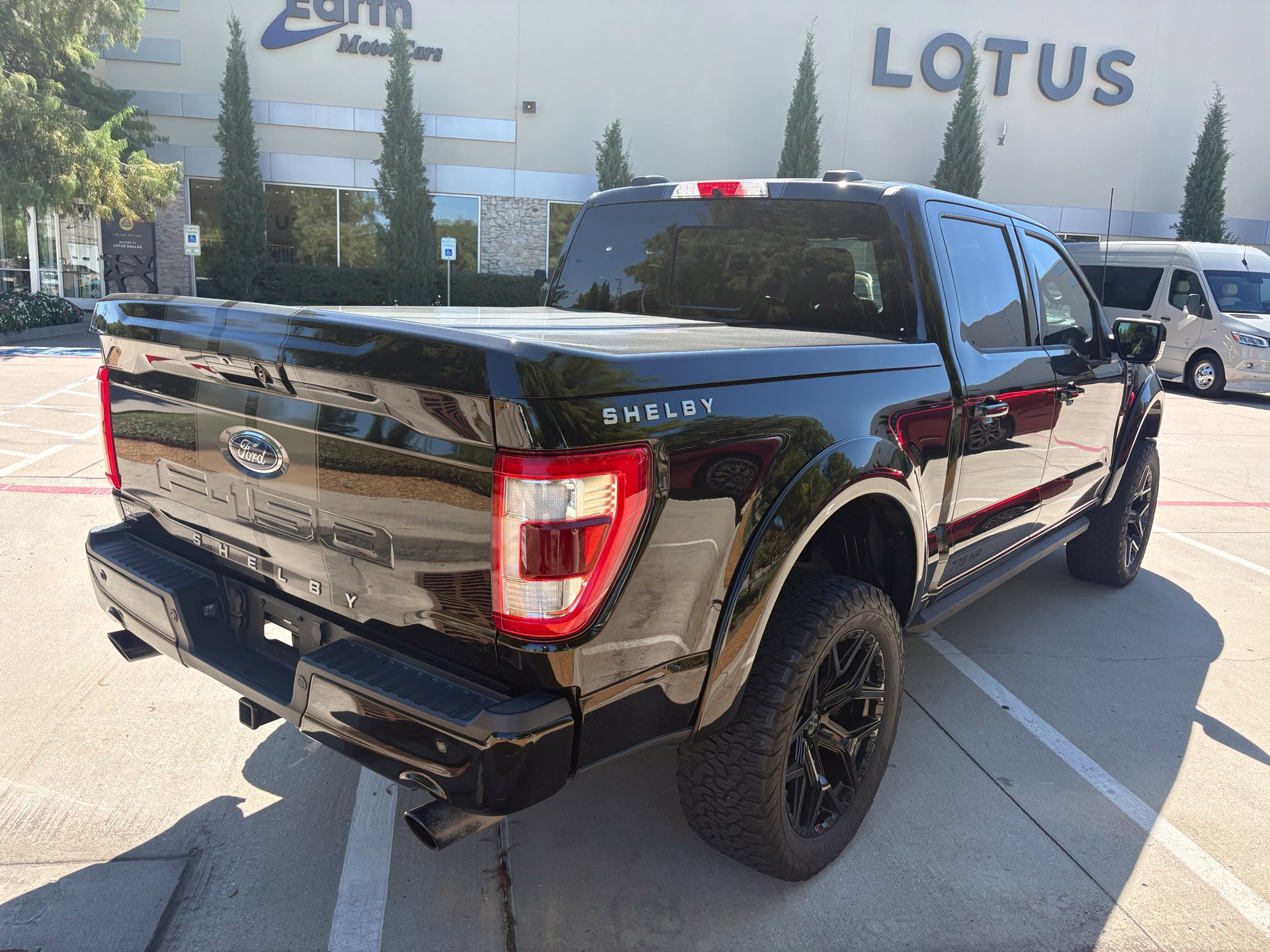 Used 2022 Ford F150 Lariat w/ Equipment Group 502A High AWD/4WD image 4