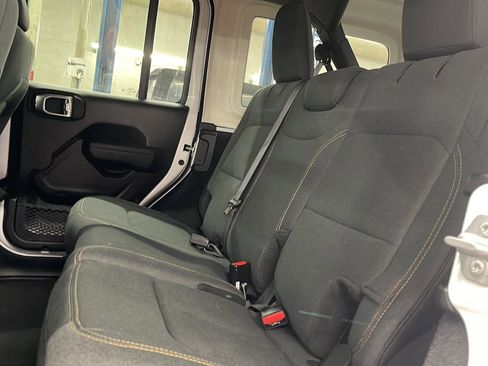 Used 2025 Jeep Wrangler Unlimited Sport AWD/4WD image 8