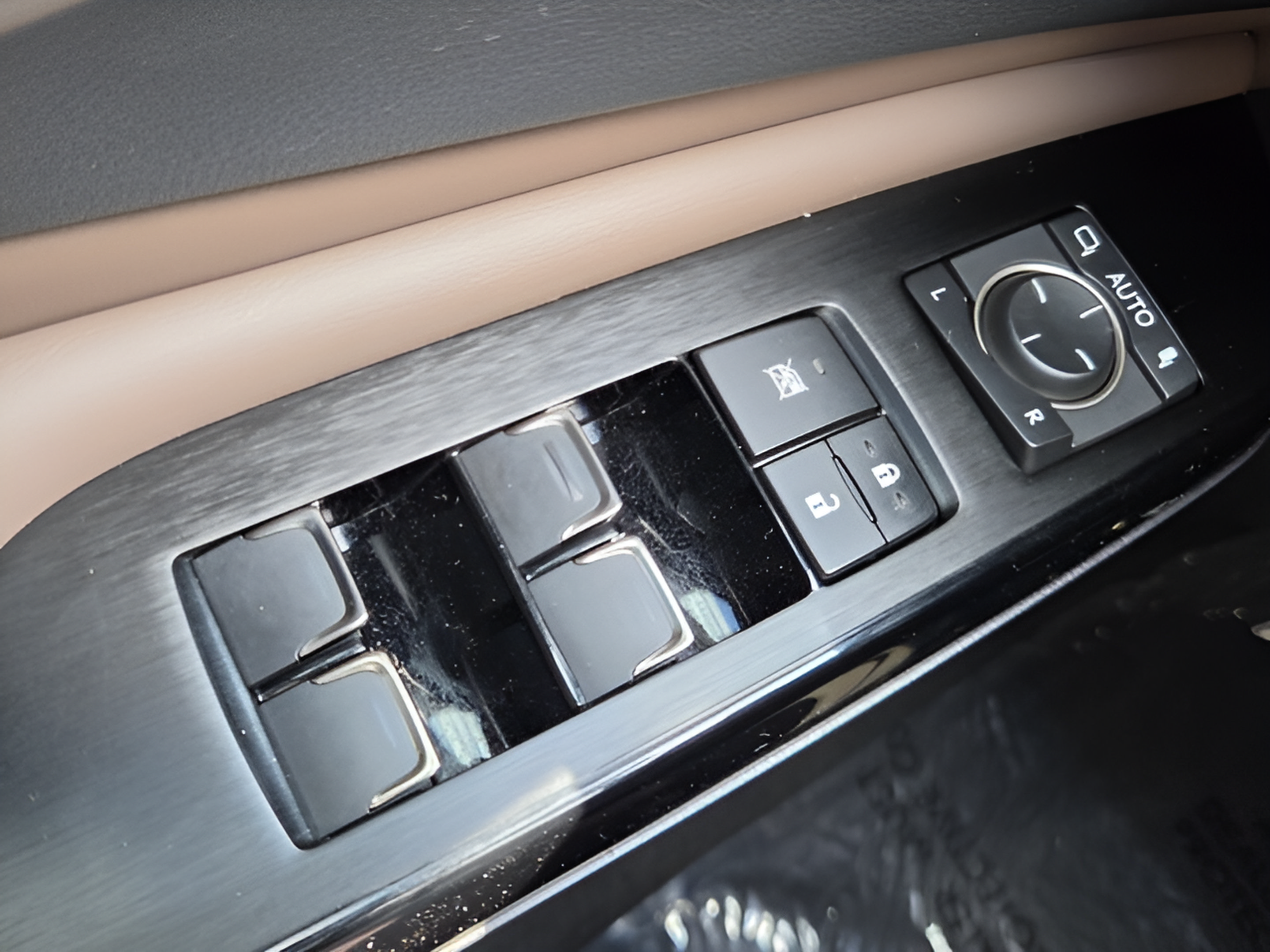 Certified 2023 Lexus ES 300h Ultra Luxury w/ Accessory Package (Z2) FWD image 32