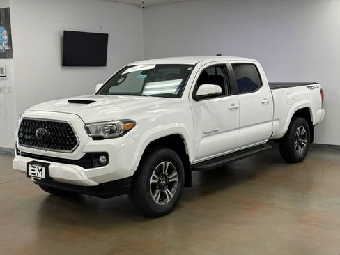 Used 2018 Toyota Tacoma TRD Sport RWD image 4