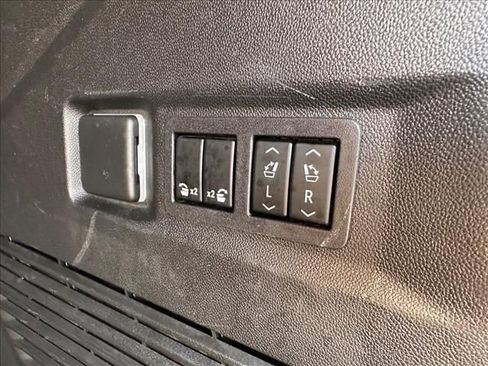 Used 2023 GMC Yukon Denali image 34