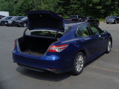 Used 2018 Toyota Camry LE FWD image 7