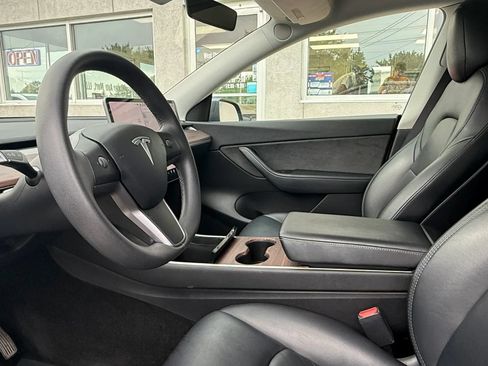 Used 2021 Tesla Model Y Long Range AWD/4WD image 9