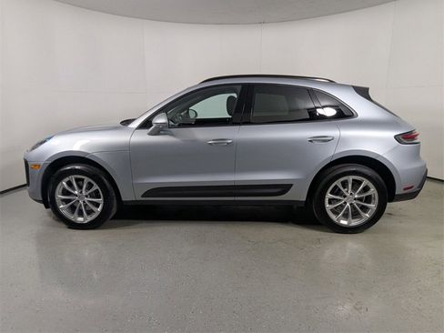 Used 2025 Porsche Macan w/ Premium Package Plus image 4