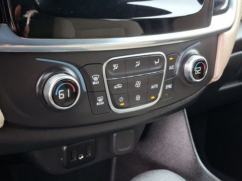Used 2023 Chevrolet Traverse LS w/ Safety Package FWD image 17