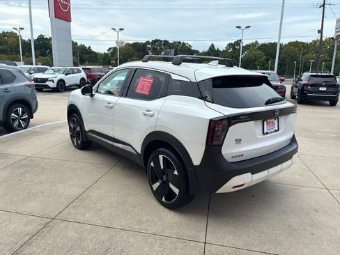 Used 2025 Nissan Kicks SR w/ Illumination Package FWD image 5