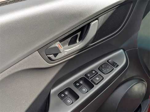 Used 2020 Hyundai Kona SEL image 9