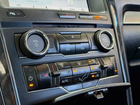 Used 2018 Ford Explorer XLT w/ Equipment Group 202A FWD image 12