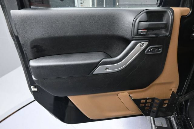 Used 2013 Jeep Wrangler Rubicon w/ Dual Top Group AWD/4WD image 25